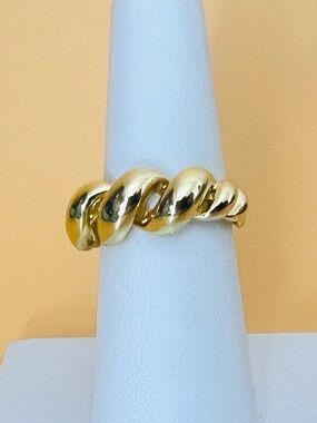 Gold plated Chain design Ring size 6 and adjustable